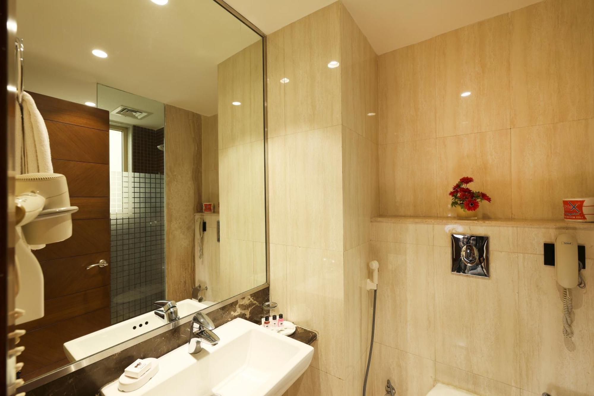 Indus Biznotel New Delhi Bagian luar foto