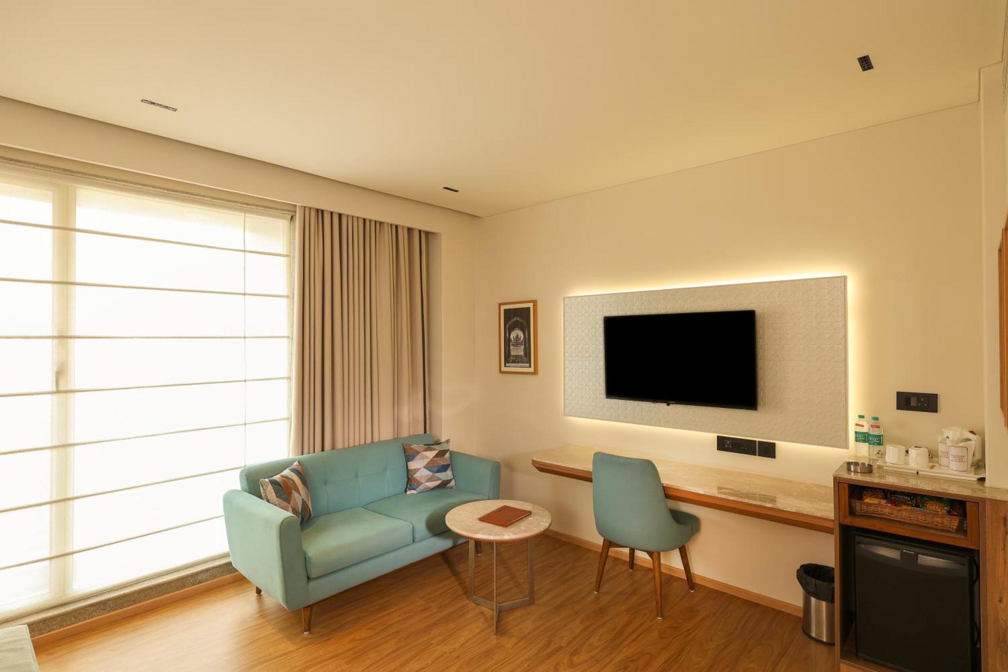 Indus Biznotel New Delhi Bagian luar foto