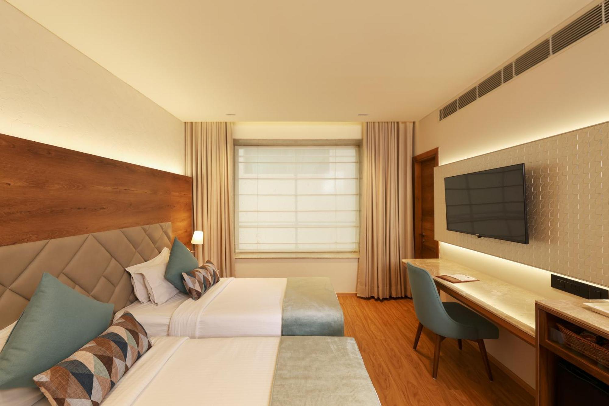 Indus Biznotel New Delhi Bagian luar foto