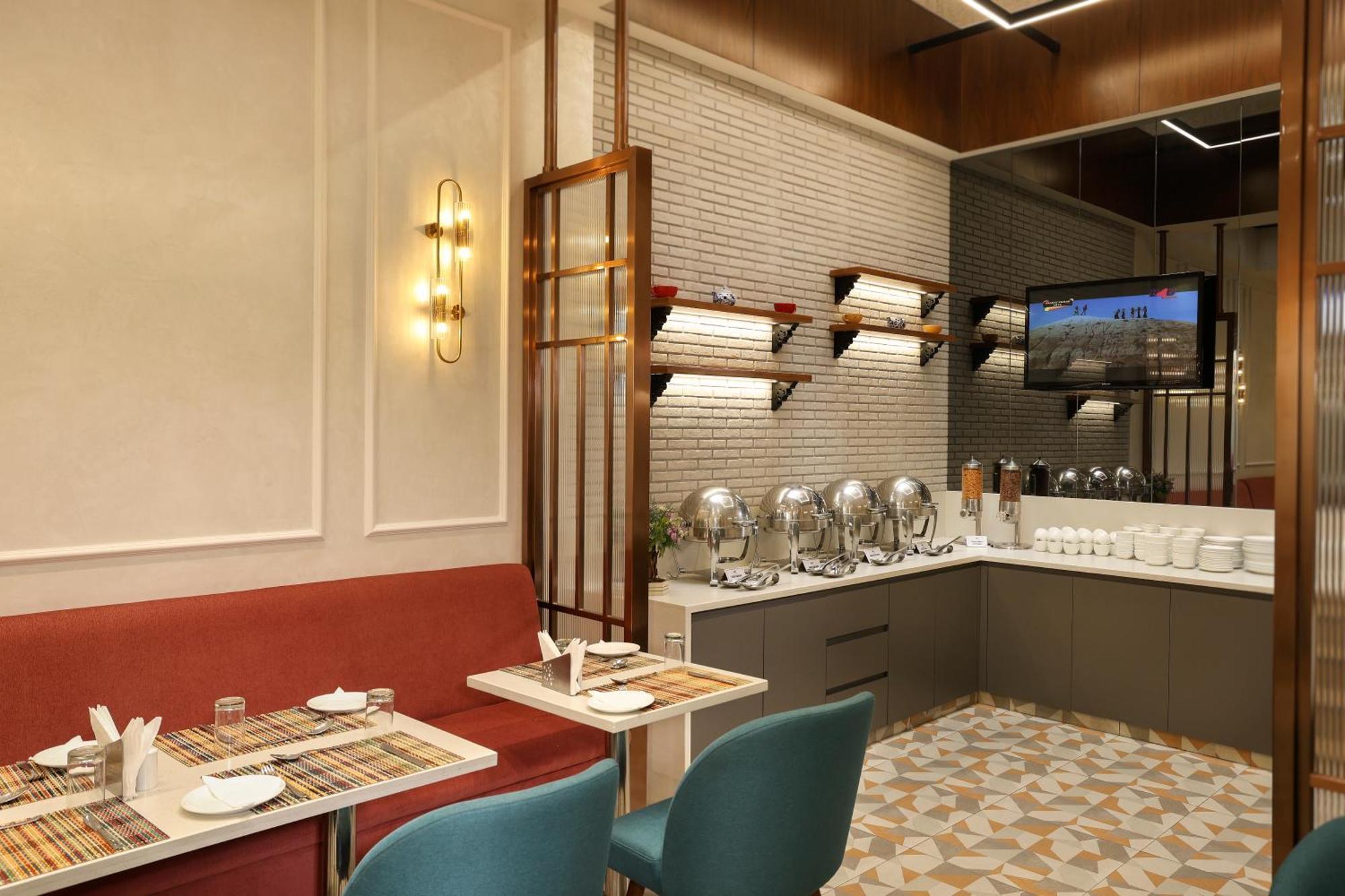 Indus Biznotel New Delhi Bagian luar foto