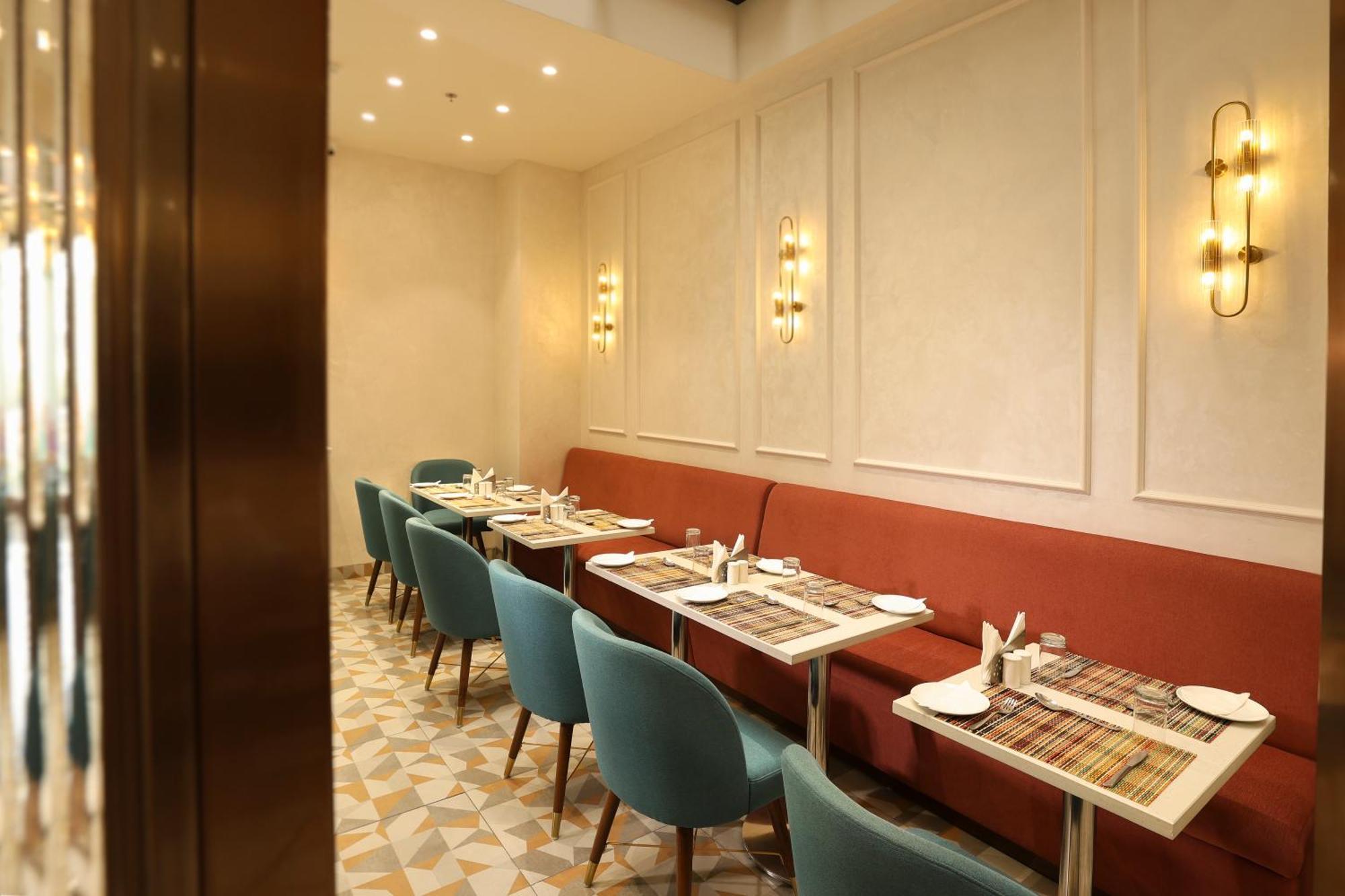 Indus Biznotel New Delhi Bagian luar foto