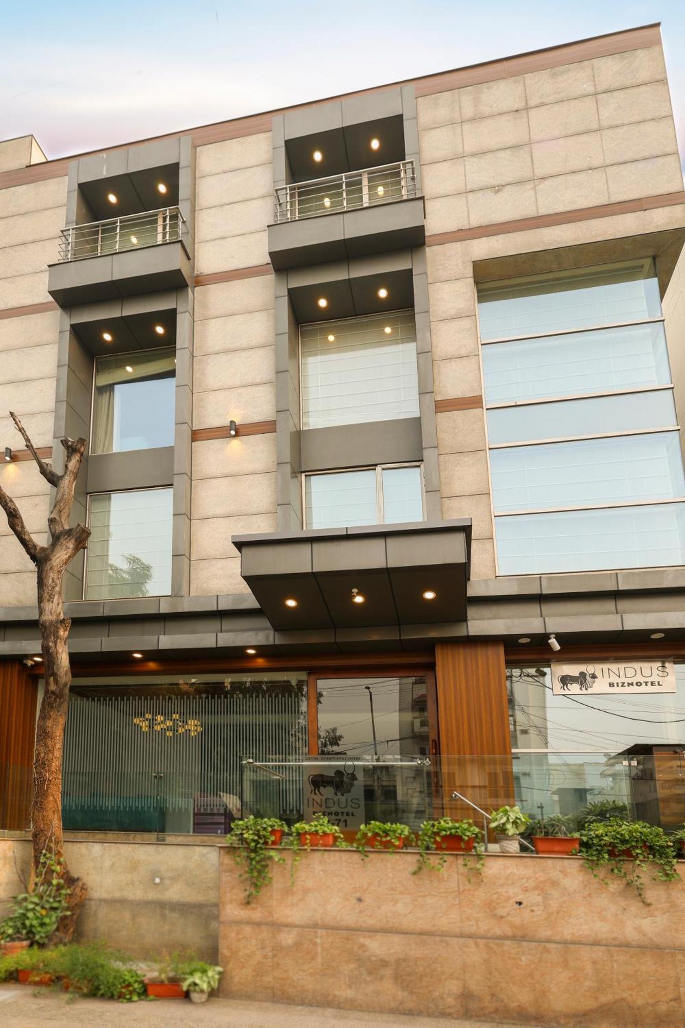 Indus Biznotel New Delhi Bagian luar foto