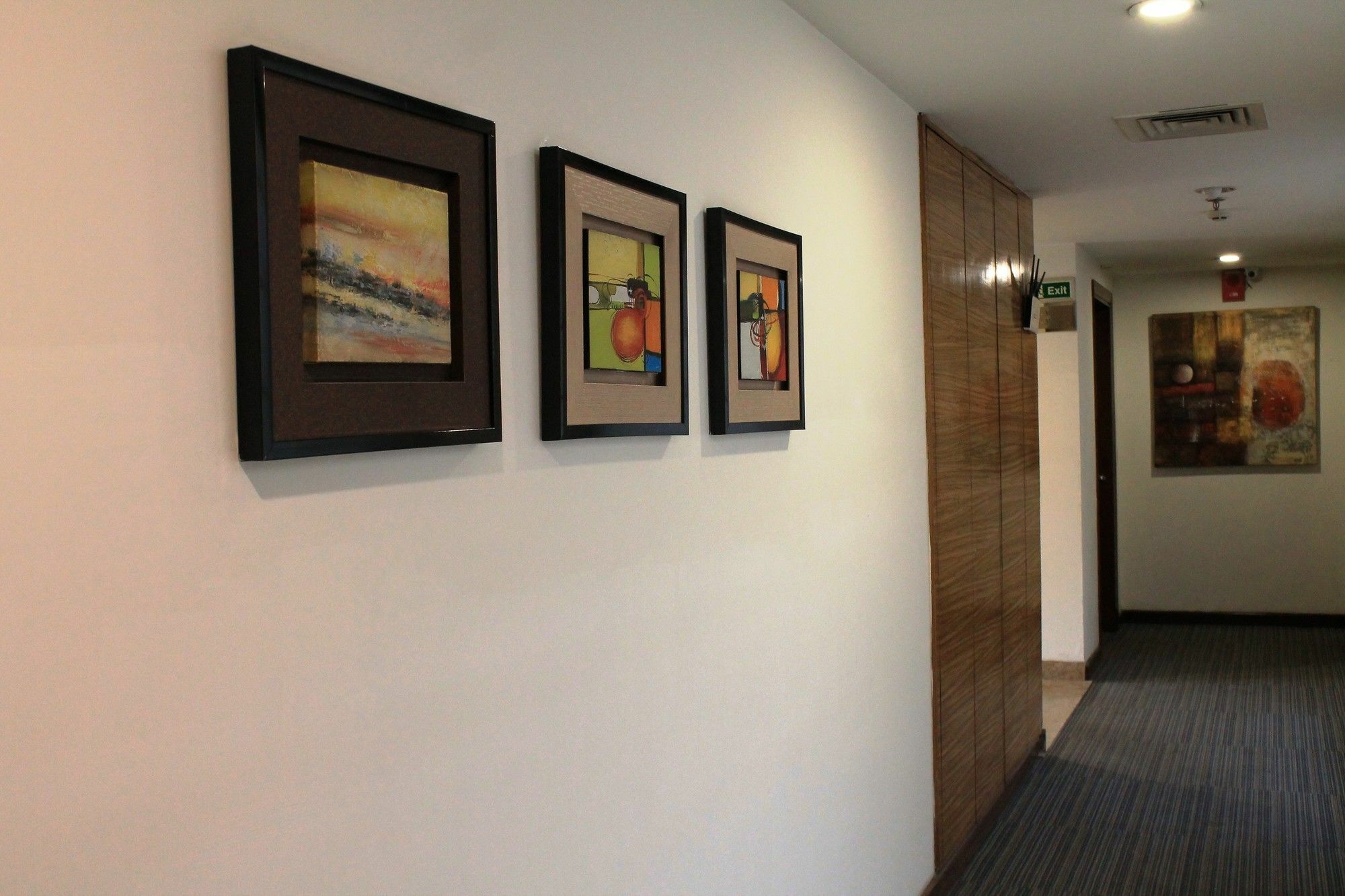 Indus Biznotel New Delhi Bagian luar foto
