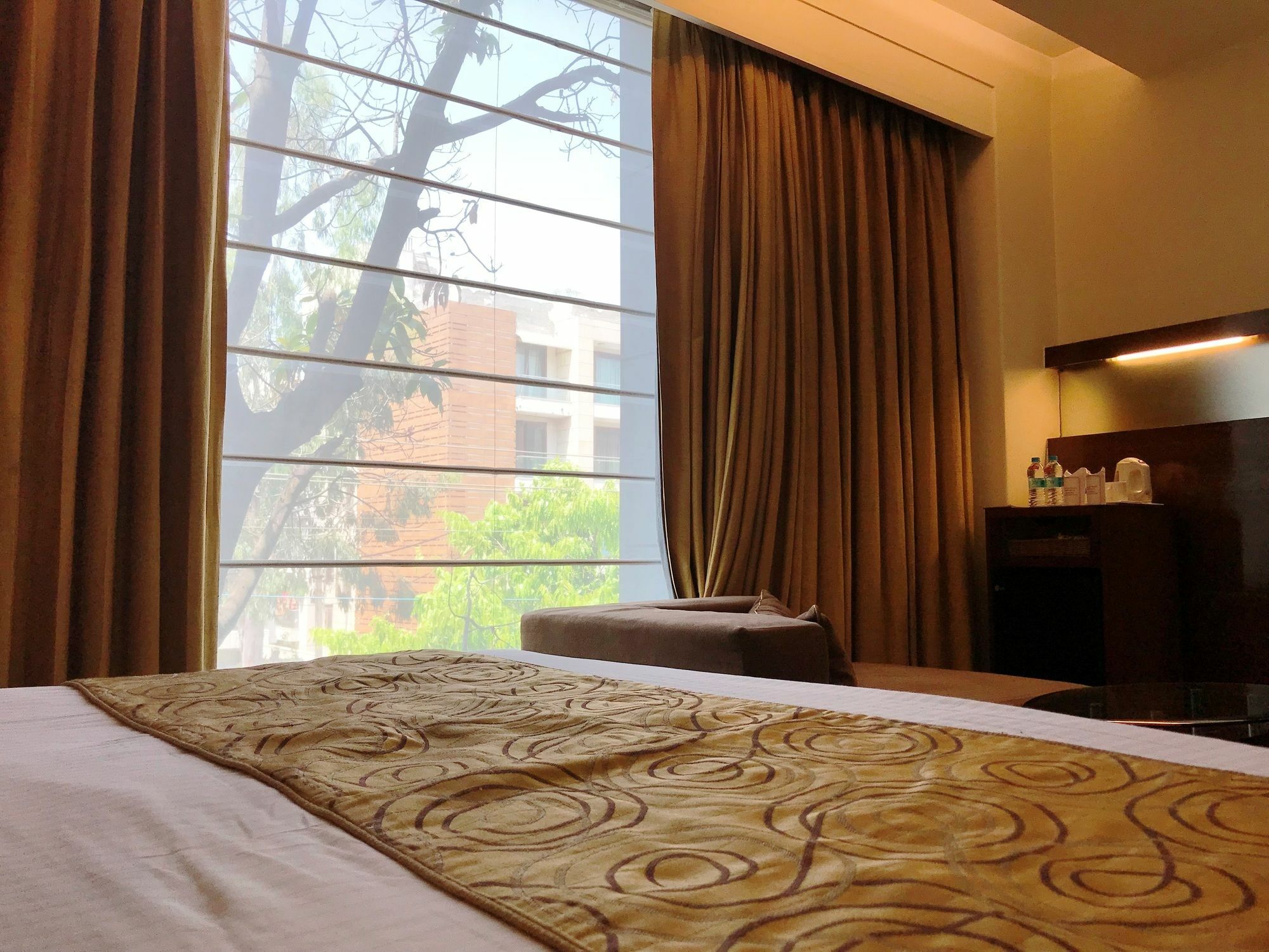 Indus Biznotel New Delhi Bagian luar foto