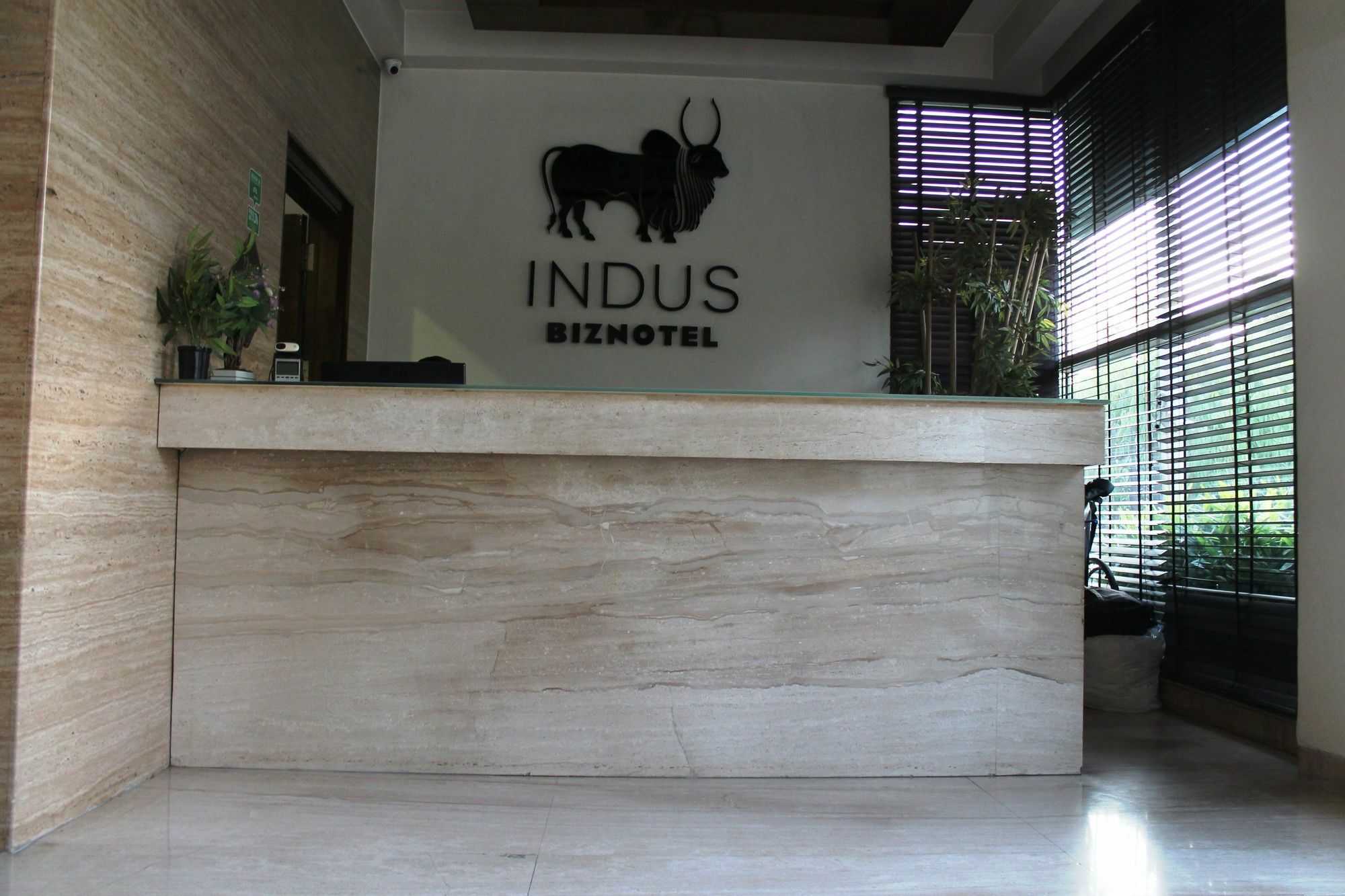 Indus Biznotel New Delhi Bagian luar foto