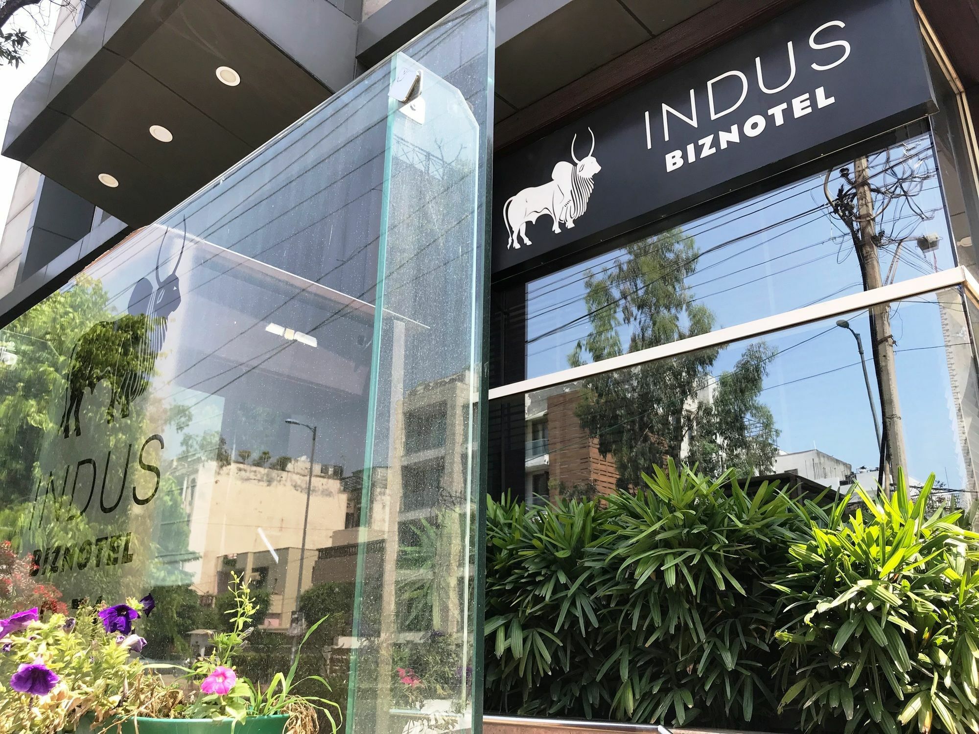 Indus Biznotel New Delhi Bagian luar foto